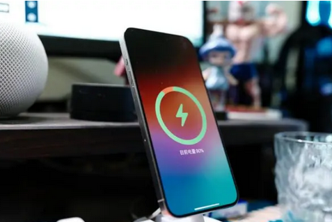 隆广镇苹果15换屏服务分享用什么充电器给iPhone15充电更好 